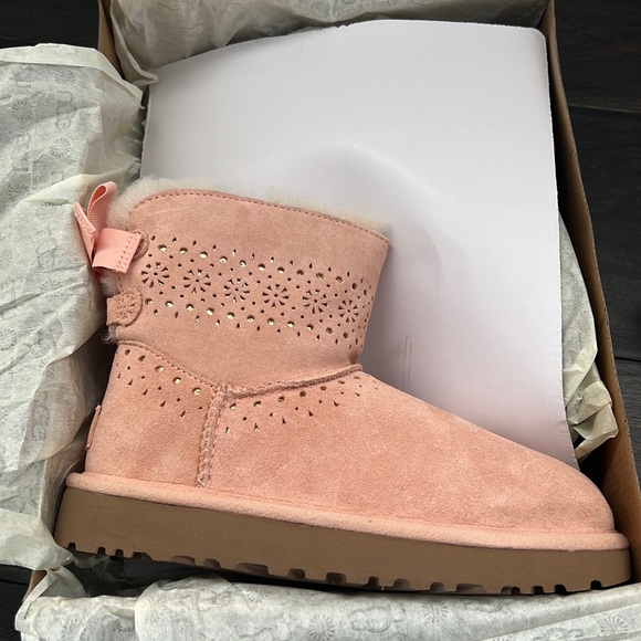 Dae Sunshine Ugg Boots - Picture 1 of 6